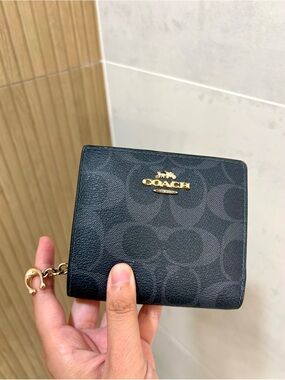 Coach Snap Wallet With Signature Logo Navy Color unisex
